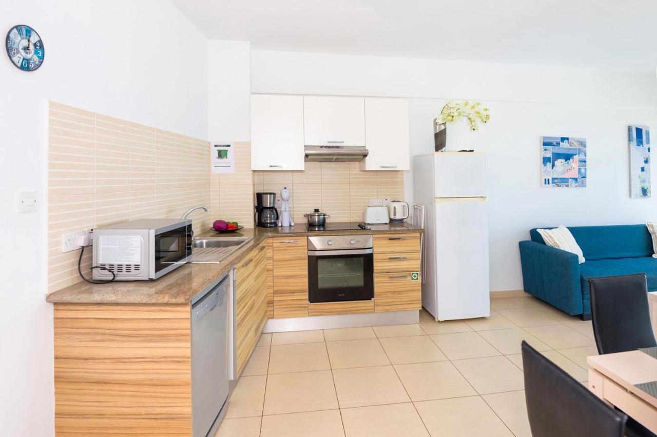 Gabriela - Coralli Beachfront Apartment Protaras Ngoại thất bức ảnh
