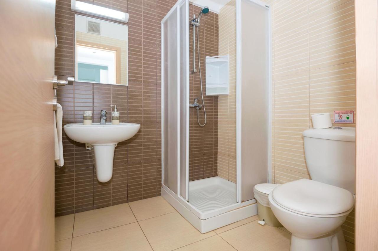 Gabriela - Coralli Beachfront Apartment Protaras Ngoại thất bức ảnh
