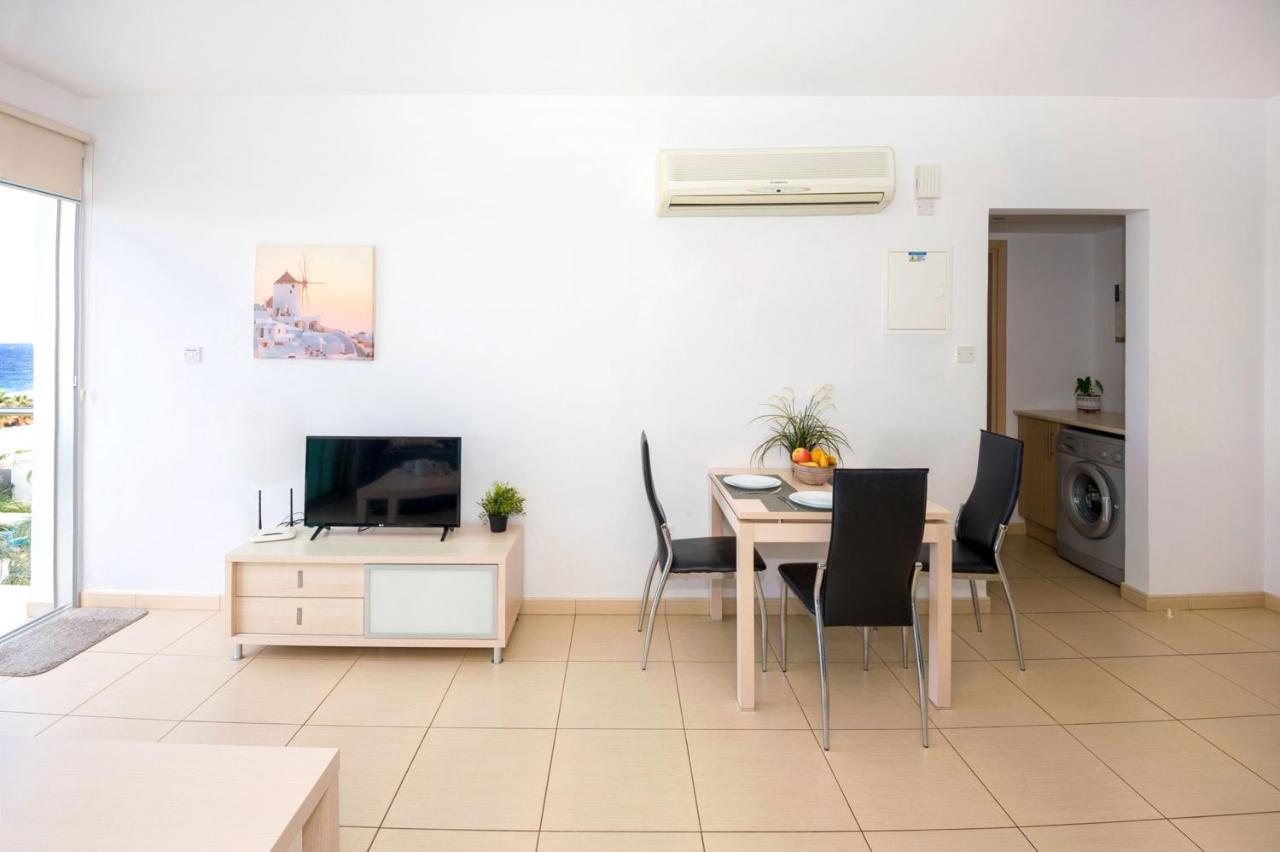 Gabriela - Coralli Beachfront Apartment Protaras Ngoại thất bức ảnh